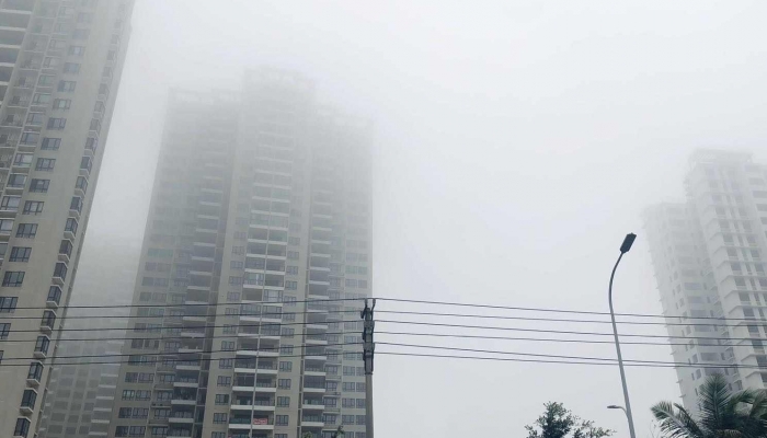 南昌发布大雾红色预警信号 受大雾影响临时停运64条公交线路