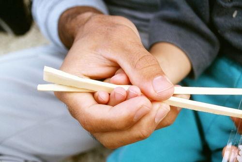 绑着筷子算命 算命立筷子原理
