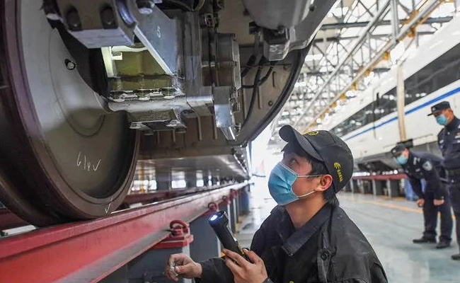​武汉动车段高铁动车组如何整装待发迎春运