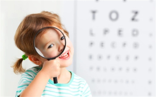 小孩眨眼睛吃叶黄素有用吗 小孩频繁眨眼睛是什么原因引起的