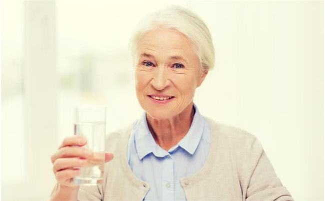 ​早晚多喝水能改善脑梗塞吗，改善脑梗塞的方法有什么