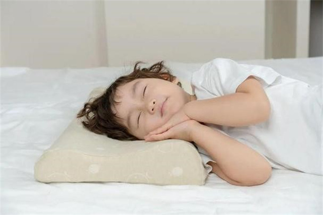 8岁孩子睡眠姿势不正确的原因