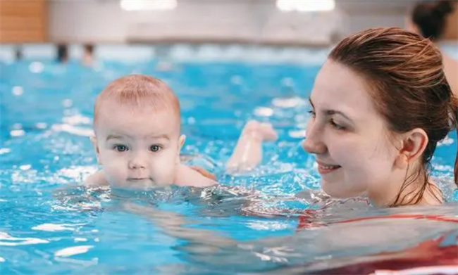 从小去游泳和不游泳的孩子有什么不同吗