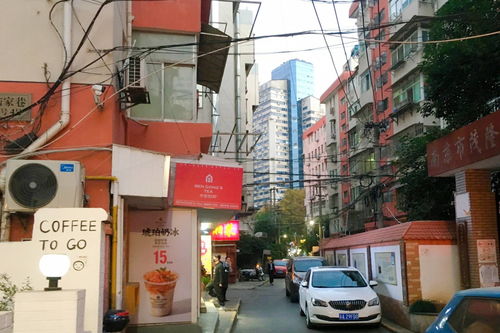 南京新街口有家网红鸡蛋灌饼店,每天都有排队,最贵12元一个