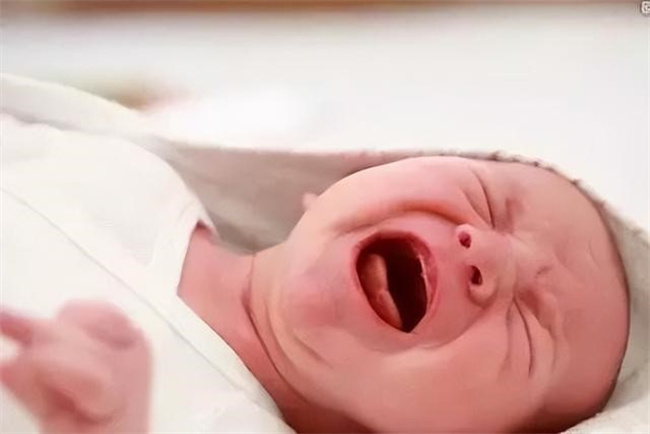 新生儿为什么哭没有眼泪流出来 面对宝宝的哭声的解决方法