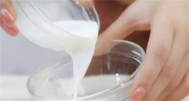 ​牛奶过期了怎么处理不浪费，过期的牛奶可以做面膜吗