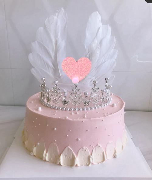 名字女孩蛋糕皇冠水果 适合小女孩过生日的皇冠蛋糕图片