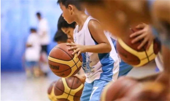 学篮球能给孩子带来什么好处呢