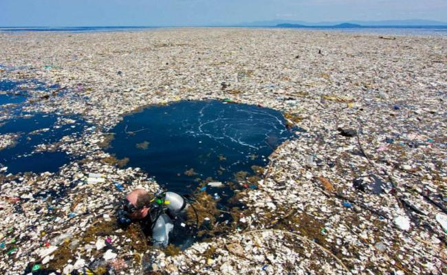 地球正在被垃圾淹没，要如何保护地球