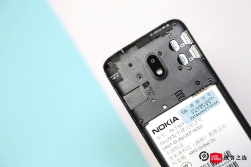 Nokia C1 Plus 上手 电池可拆卸,还能 一键 出示健康码