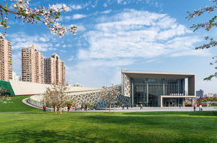 上海自然博物馆 东方明珠 记录自然 收藏自然 上海地标性建筑之一 悬空观光廊