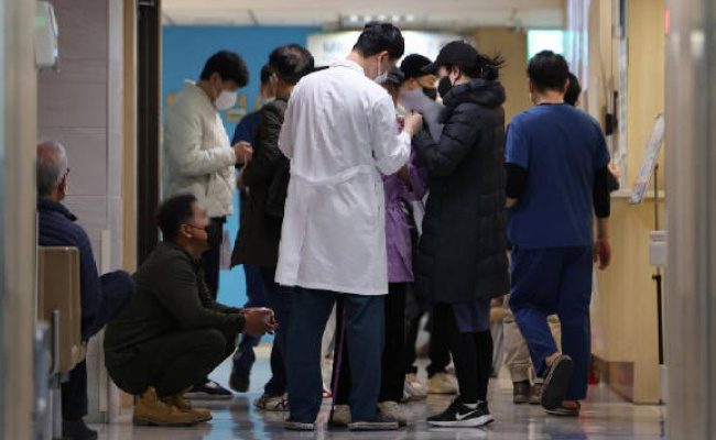医界政界针尖对麦芒，韩国医生辞职潮是否有解