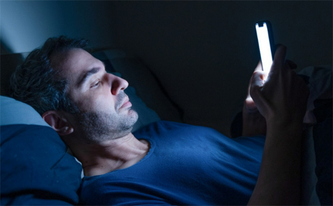 晚睡会影响女性卵巢功能吗，晚睡的危害有哪些