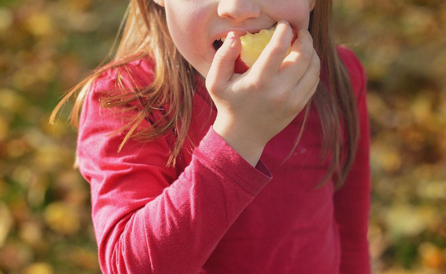 小孩吃苹果有什么好处，什么时候吃最好