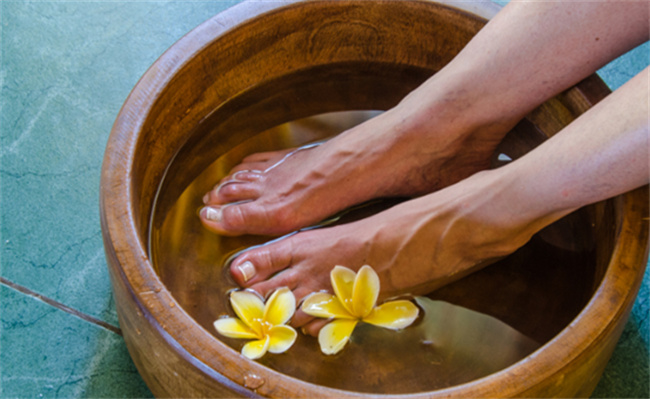凉水洗脚有损健康吗，有哪些坏处